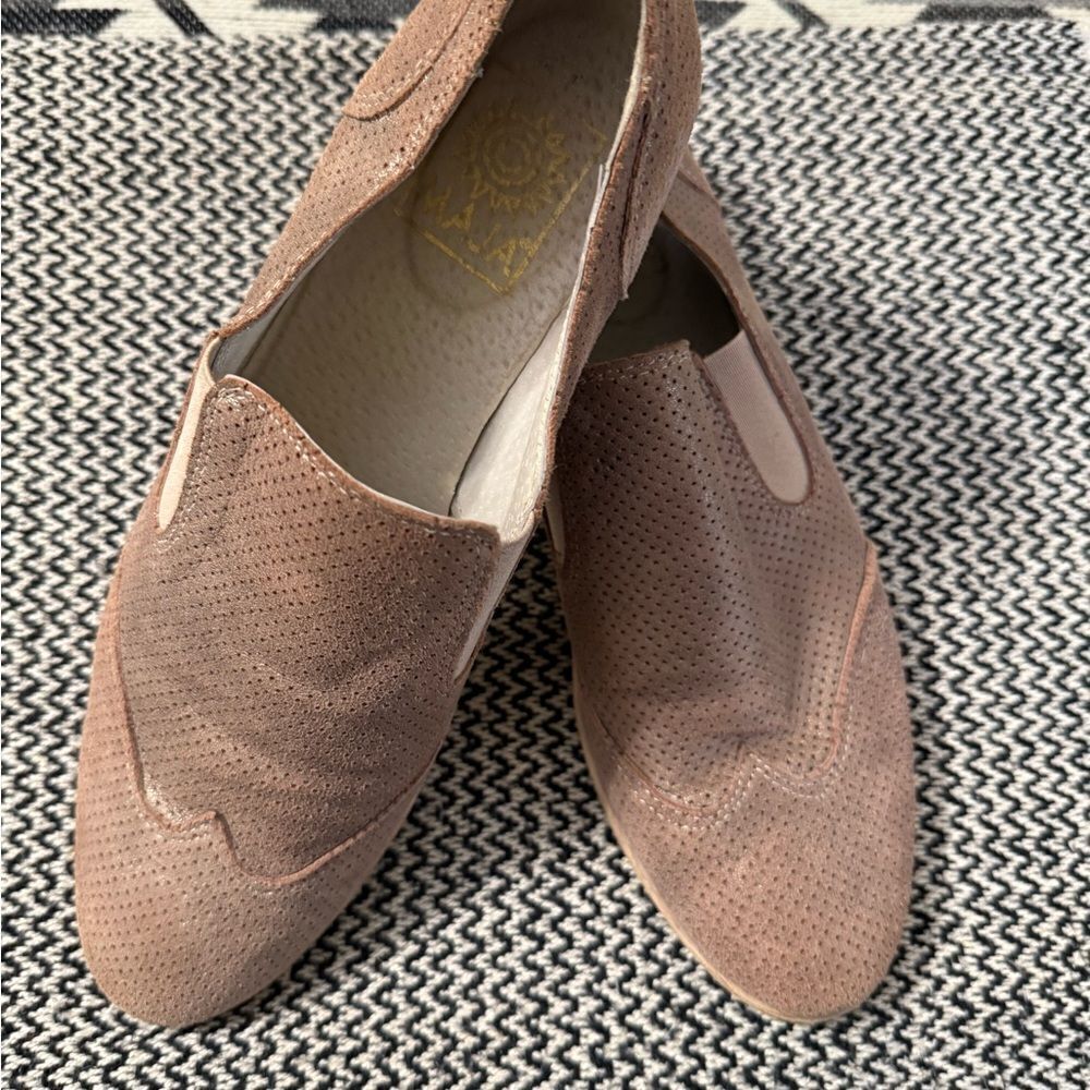 Vera Gomma/Maja Blush Metalic Perforated Leather Loafer Shoes